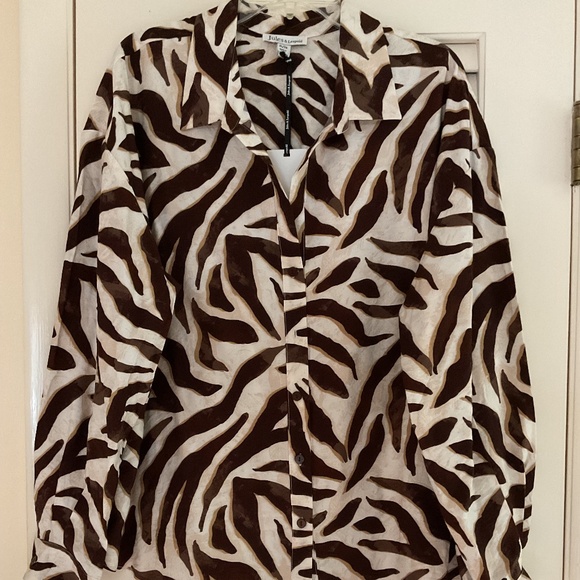 NEW WITH TAG Animal Print Collared Long sleeve woman shirt Size US XL - Picture 2 of 11